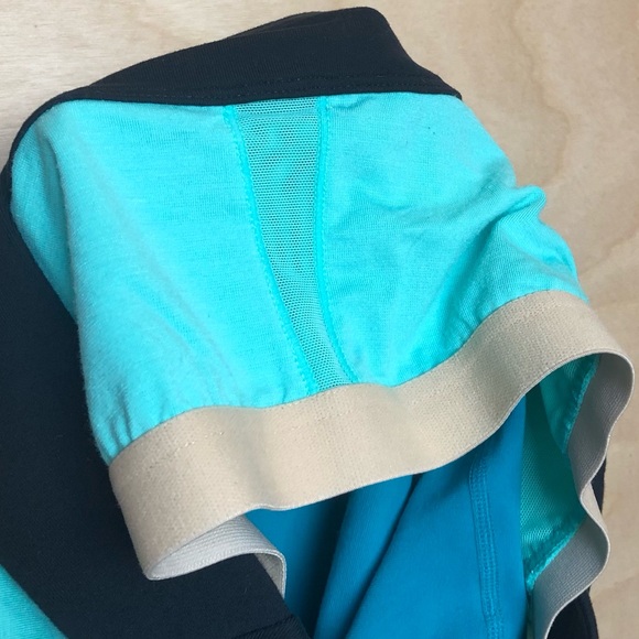 Lululemon Scoop Neck Liner Tank Top Size 10. - Picture 5 of 8